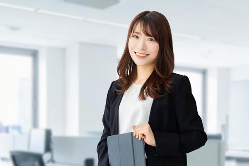 笑顔の女性・ビジネスウーマン 女性,笑顔,微笑むの写真素材