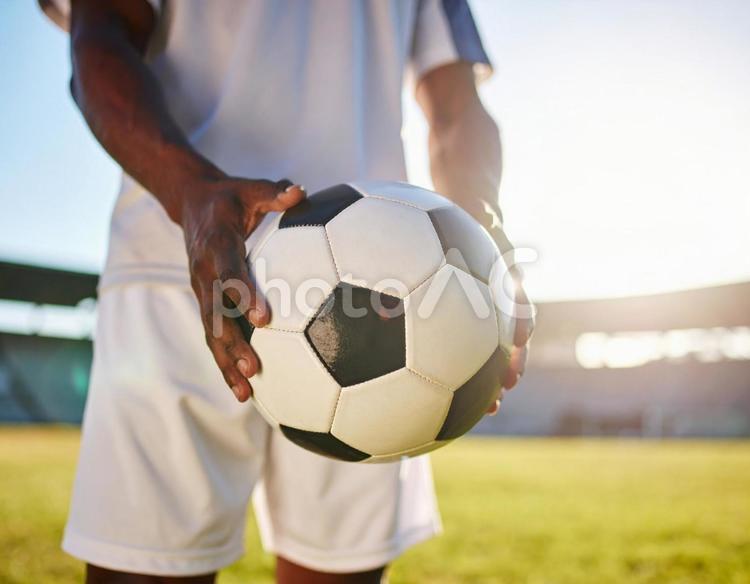 スタジアムに立つサッカー選手のイメージ サッカー,スタジアム,スポーツの写真素材