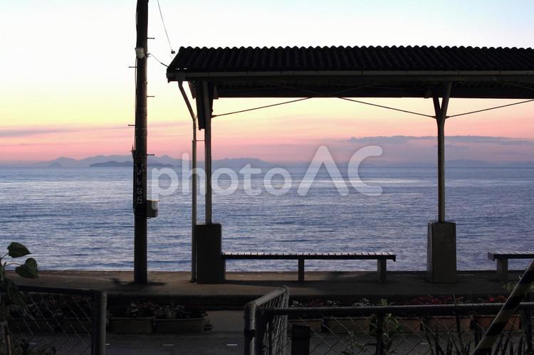 夕暮れの下灘駅　２ 下灘駅,日本一,海の写真素材