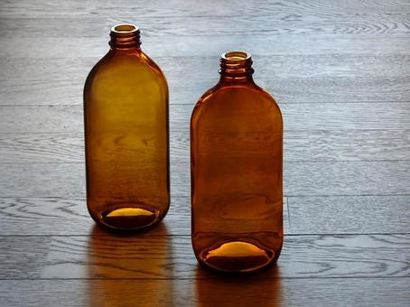 茶色の瓶 茶色の瓶 瓶,茶瓶,薬瓶の写真素材