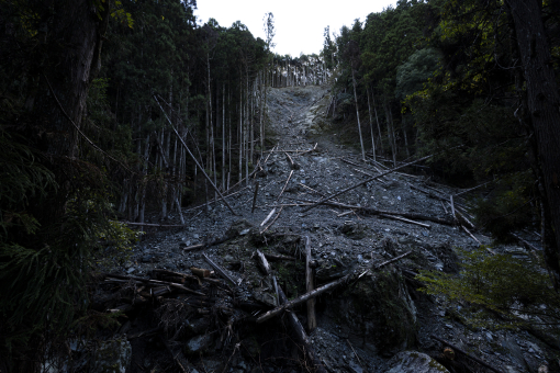 自然災害により山腹崩壊した山 山腹崩壊,自然災害,山の写真素材