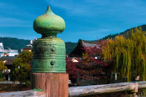 京の風情と鮮やかな秋の色彩 京の風情と鮮やかな秋の色彩 京都,三条大橋,秋の写真素材