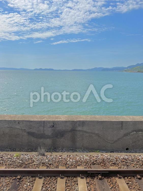 線路と海 海,線路,田舎の写真素材