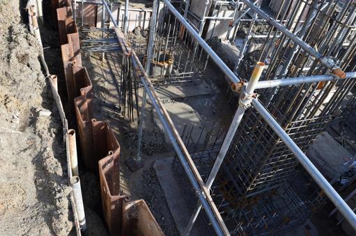 施工中の基礎工事現場 基礎工事現場,基礎工事,ビル基礎工事の写真素材
