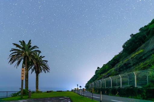 夜の堀切峠 夜の堀切峠 星空,星,夜空の写真素材