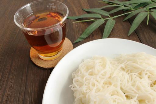 冷やしそうめんとお茶 そうめん,冷やしそうめん,素麺の写真素材