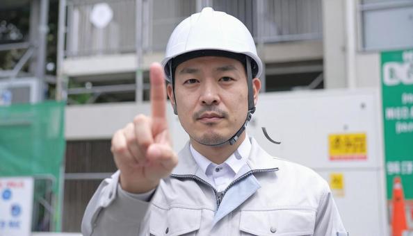 確認する作業員 確認する作業員の写真