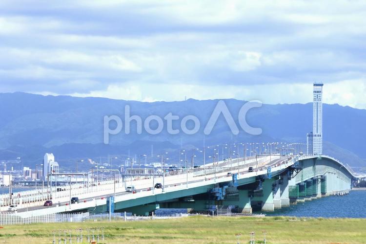 関西国際空港連絡橋（晴れた夏の日） 関西国際空港連絡橋,関空連絡橋,関西国際空港の写真素材