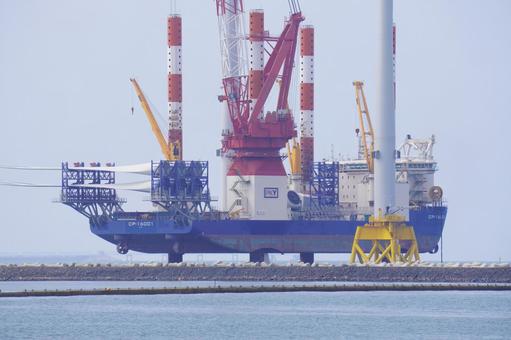 クレーン船の作業風景 クレーン船の作業風景 工事,風力発電機,エコの写真素材