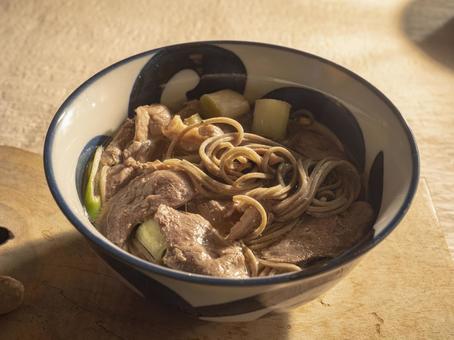 締めくくり― 鴨南蛮で迎える年の瀬 鴨南蛮,年越しそば,冬の料理の写真素材