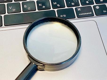 ノートパソコンと虫眼鏡(シンプル) ノートパソコンと虫眼鏡(シンプル) 検索,ノートパソコン,虫眼鏡の写真素材