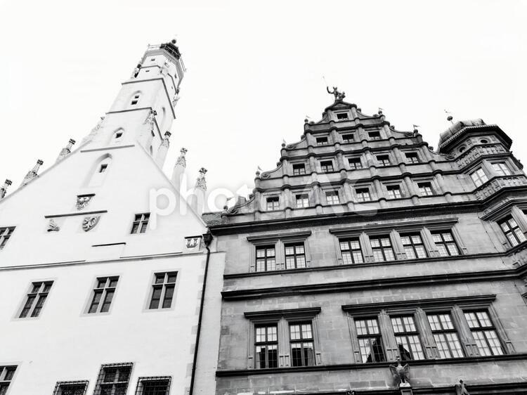 ローテンブルクの風景１２月　市庁舎　白黒 ドイツ,ローテンブルク,ローテンブルグの写真素材