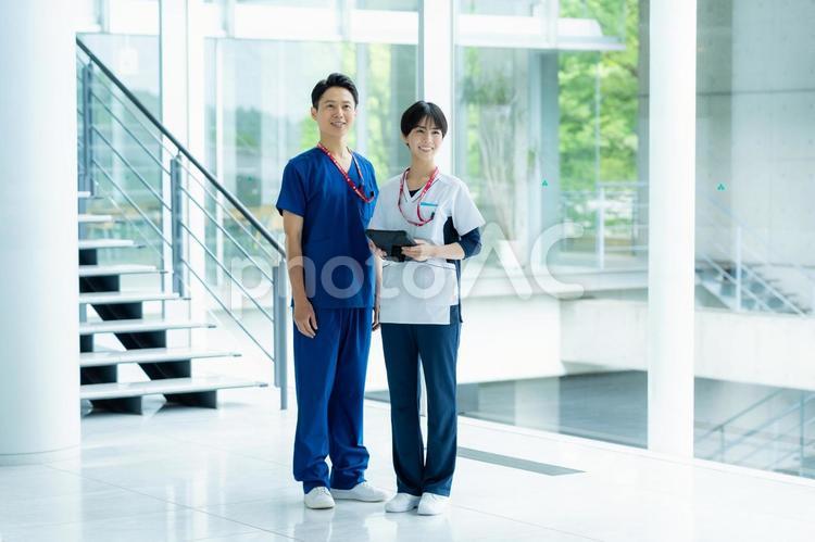 病院で働く医療スタッフ 医師,看護師,医療スタッフの写真素材