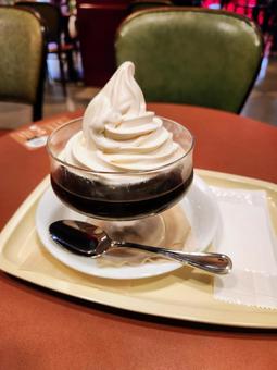 コーヒーゼリークリーム1 コーヒーゼリークリーム1 コーヒーゼリー,ソフトクリーム,おやつの写真素材