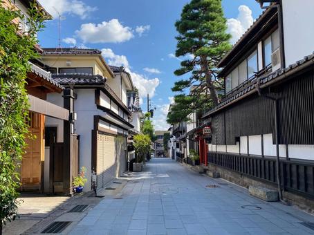 日本の伝統的な街並みの写真