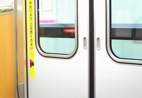電車のドアの写真