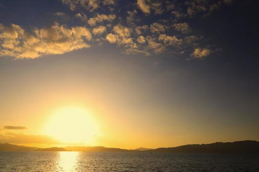 The sun setting over the Seto Inland Sea, JPG