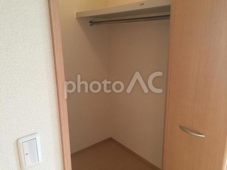 ウォークインクローゼットの内部、収納部屋 ウォークインクローゼット,wic,集合住宅の写真素材