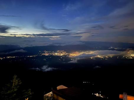 街の灯りと夜空 街の灯りと夜空の写真