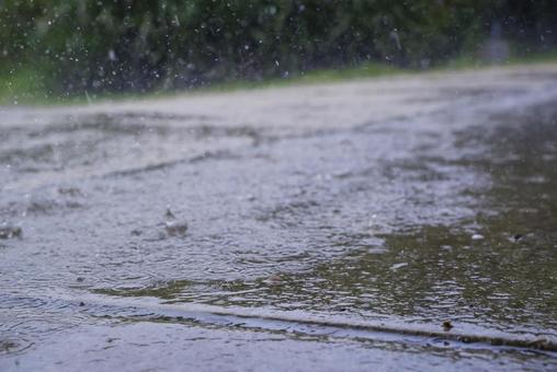 Raindrops hitting the paved road, JPG Raindrops hitting the paved road, JPG