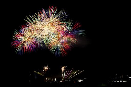 打ち上げ花火25（田原市） 花火,打上げ花火,花火素材の写真素材