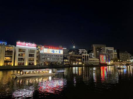 夜の那珂川と遊覧船(福岡市 中洲川端) 夜景,中洲川端,福岡の写真素材