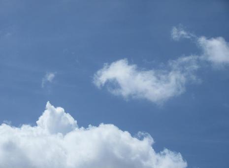 梅雨明け晴れ渡る空の写真