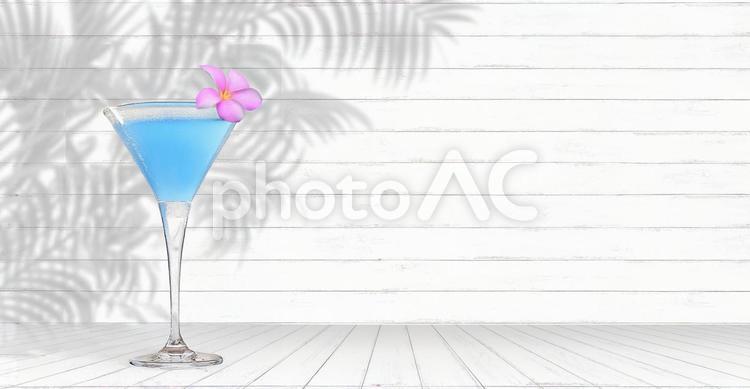 ビーチのテラスでショートカクテル カクテル,ビーチサイド,テラスの写真素材