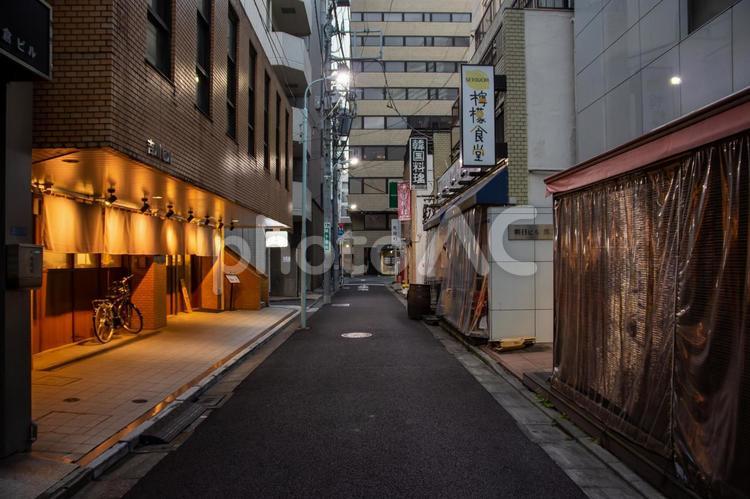 東京都中央区日本橋の路地裏 路地,路地裏,日本橋の写真素材