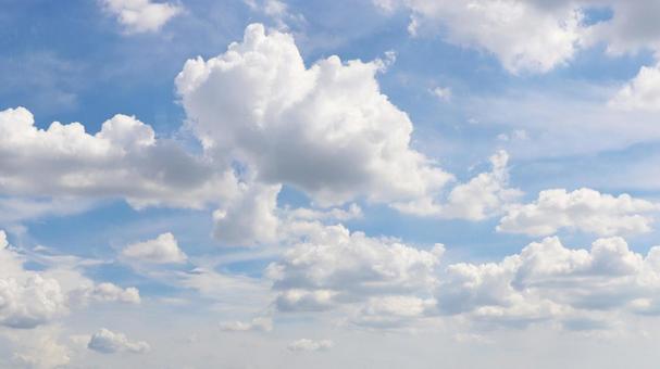 夏空　青空に浮かぶたくさんの白い雲 夏空,青空,白い雲の写真素材