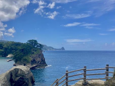 堂ヶ島の海辺の岩山から 風景,自然,岩の写真素材