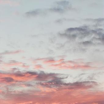 赤くなった空と雲 赤くなった空と雲 空,天気,夕暮れの写真素材