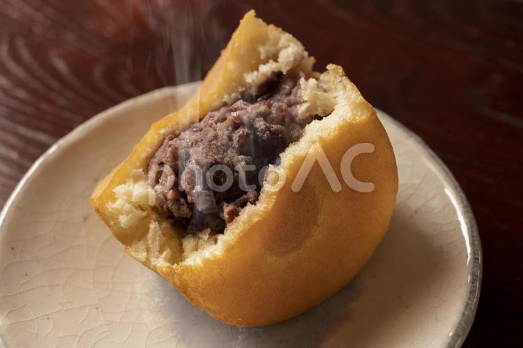 アツアツの今川焼き 今川焼き,小豆餡,冷凍食品の写真素材