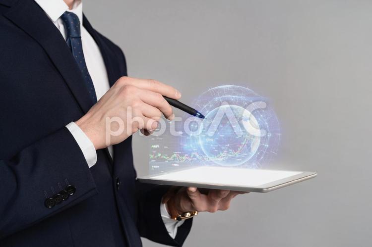 タブレットの上に表示されたチャートと球体 タブレット,cg,テクノロジーの写真素材