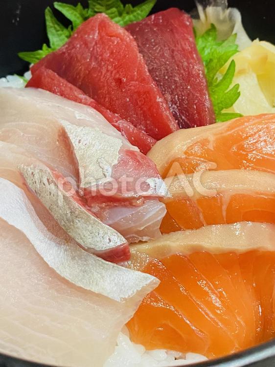 海鮮丼（食べ物　和食） 刺身,さしみ,魚の写真素材