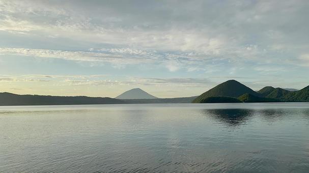 洞爺湖と羊蹄山と中島 洞爺湖と羊蹄山と中島 洞爺湖,洞爺湖温泉,北海道の写真素材