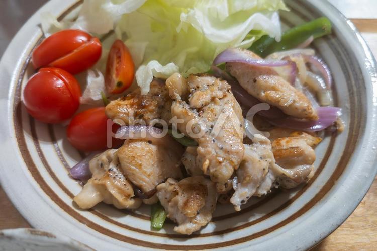 鶏肉と野菜の炒め物 鶏肉,炒め物,料理の写真素材