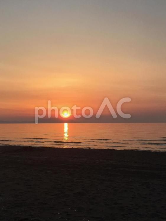 夕暮れ 夕日,夕暮れ,海の写真素材