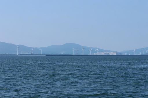 海沿いの風車 海沿いの風車の写真