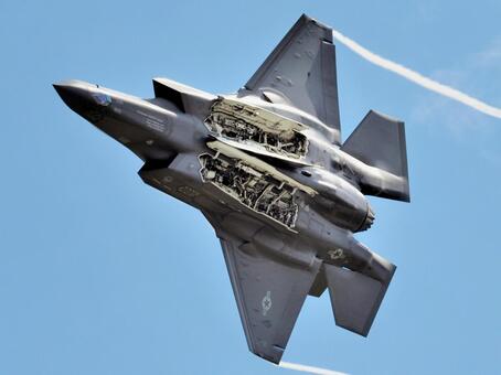 爆弾倉を開いてデモするF-35A fー35a,テキサス,ヒューストンの写真素材