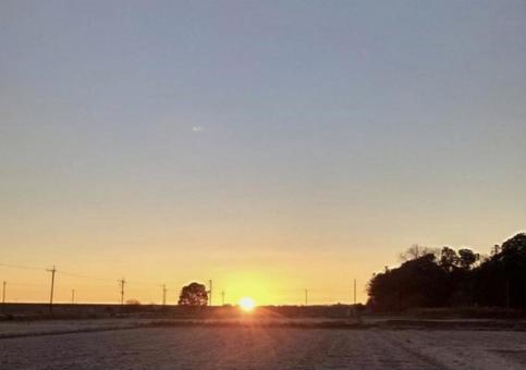 太陽が沈む風景 太陽が沈む風景の写真