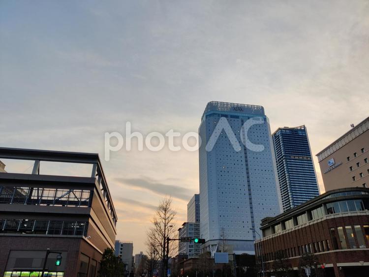 みなとみらいの景色 ビル街,道路,ビジネス街の写真素材