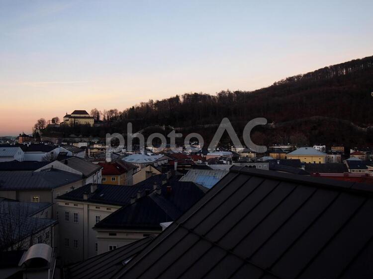 ザルツブルクの夕暮れ ザルツブルク,夕暮れ,カプツィナー修道院の写真素材