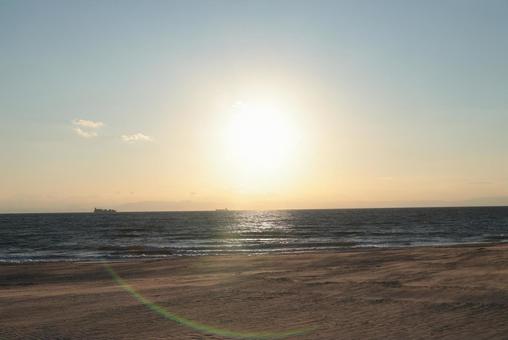夕陽と海 夕陽,海岸,海の写真素材