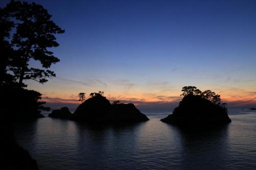 A beautiful sunset over Dogashima, JPG