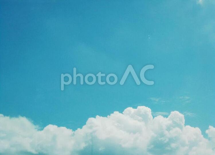 青空と白い雲の風景 青空,雲,空の写真素材