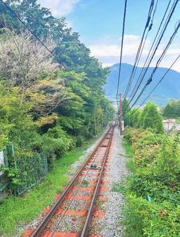 山の中のロープウェイ線路 山の中のロープウェイ線路の写真