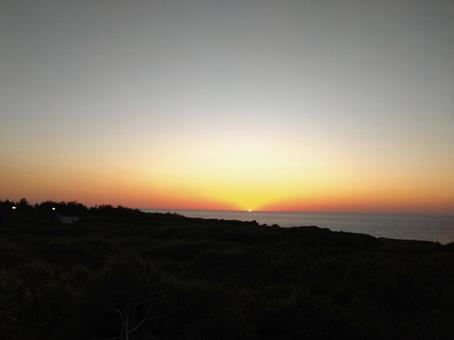 万座毛の夕陽 夕陽,海,海岸の写真素材