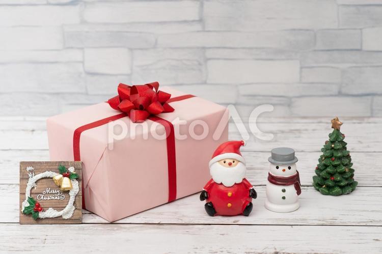 クリスマスプレゼントとサンタクロース クリスマス,プレゼント,サンタクロースの写真素材