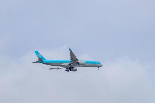 帰る場所は雲の向こう 帰る場所は雲の向こう 飛行機,航空機,旅客機の写真素材